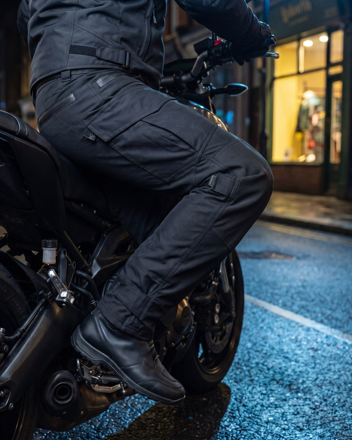 Ride Unmarked riding trousers on the bike